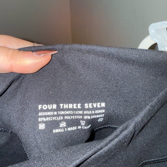 437 Chic Black and White Activewear Set - Picture 8 of 8